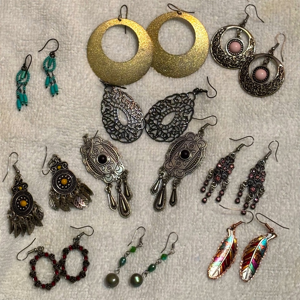 Lot of 10 pairs of earrings!!